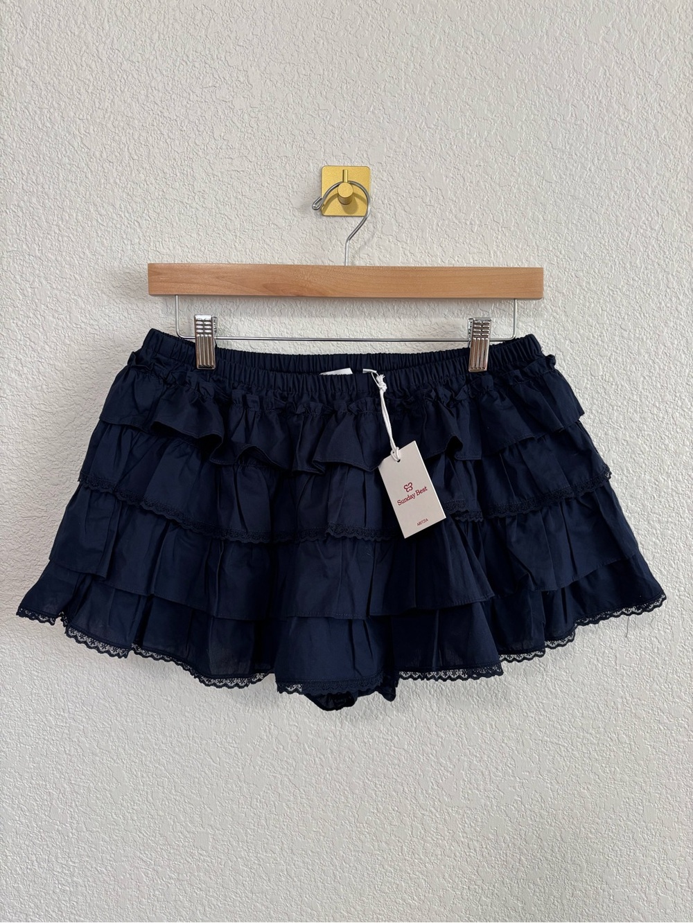 NWT Aritzia Sunday Best Navy Ruffle Bloomer Shorts Medium